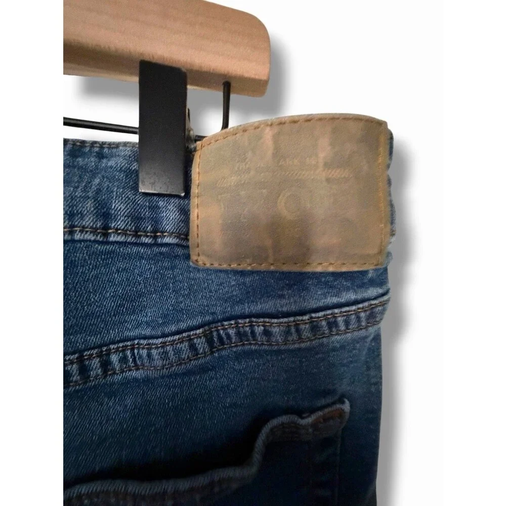 Izod Lot of 2 Men's  Dark Blue & Blue Straight Fit Comfort Stretch Jean 40